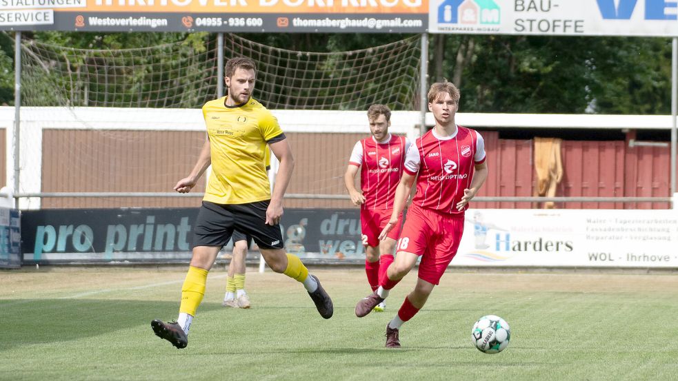 Max Groen (rechts) und Ihrhove möchten auch gegen Aufsteiger Riepe siegen. Foto: Lohmann
