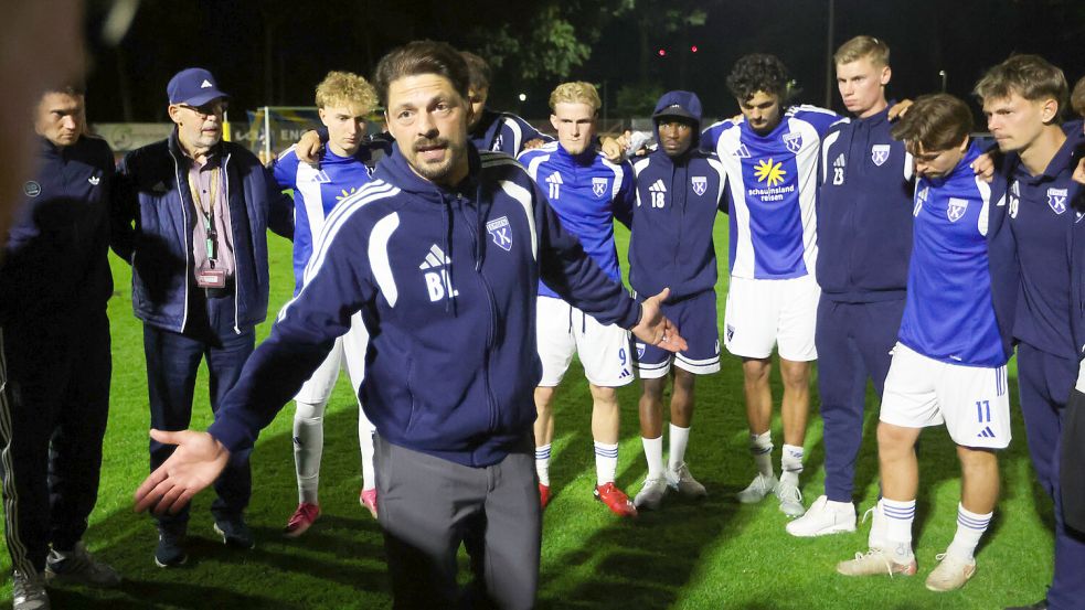 14 Tore geschossen, 18 Gegentore kassiert: Auch Björn Lindemann wünscht sich weniger Gegentreffer. Foto: Jens Doden/ Emden