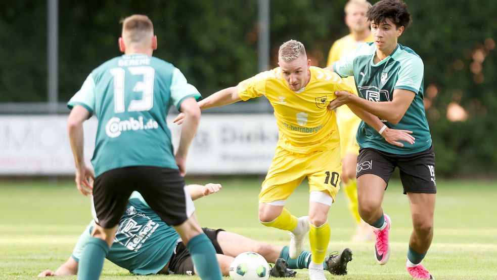 Auf die Tore von Zauberfuß Tobias Steffen setzt der TuS Pewsum. Foto: Doden/Emden