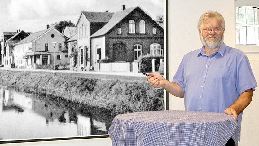 Hinrich Heselmeyer nimmt die Besucher im Fehn- und Schiffahrtsmuseum Westrhauderfehn mit auf eine spannende Reise. Foto: Hinrich Heselmeyer