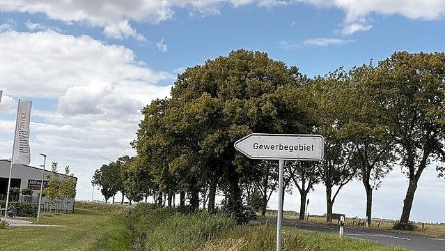 Das Gewerbegebiet Bunde-West kann bei ansiedlungswilligen Unternehmen vor allem wegen seiner direkten Anbindung an die Autobahn punkten. Foto: Tatjana Gettkowski