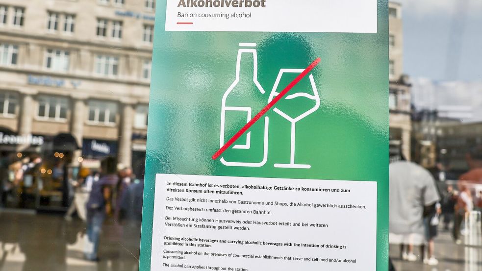 An ersten Bahnhöfen heißt es: Kein Alkohol. (Symbolbild) Foto: Oliver Berg