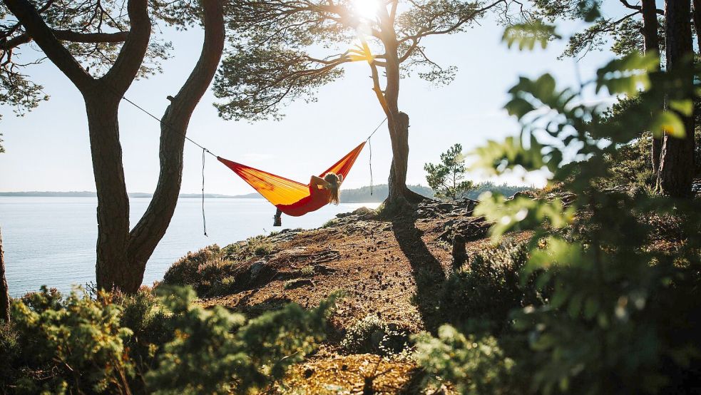 Einfach mal die Seele baumeln lassen und Abstand zum digitalen und realen Alltag gewinnen: Europäische Reisende möchten einen Urlaub erleben, der sich leicht und mühelos anfühlt. Foto: Istockphoto.com / piola666