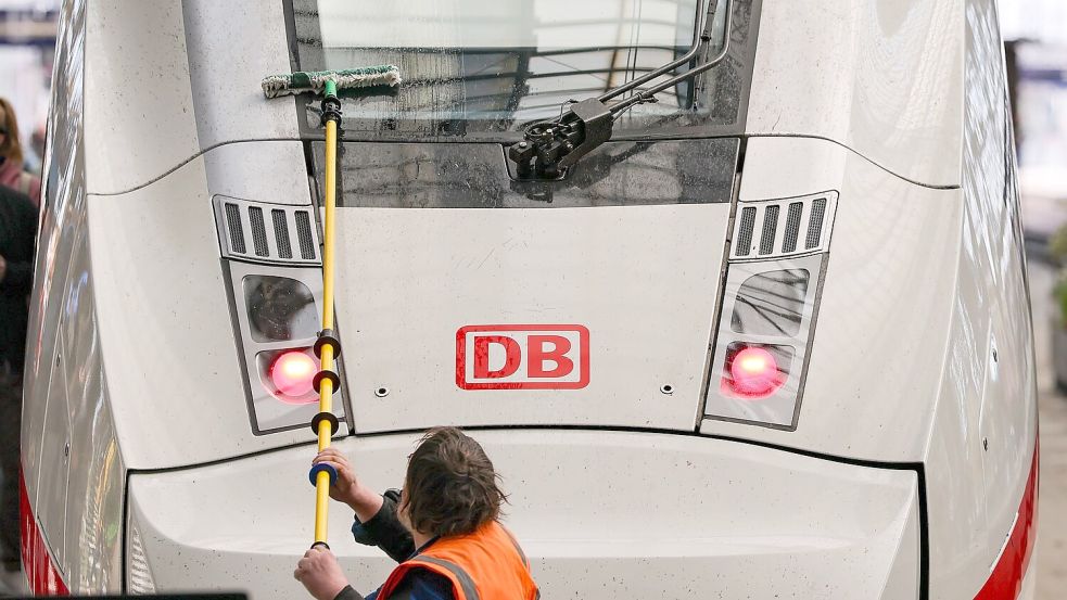 Die Bahn investiert bis 2030 zusätzliche 210 Millionen Euro in Sauberkeit und Sicherheit. (Archivbild) Foto: Jan Woitas