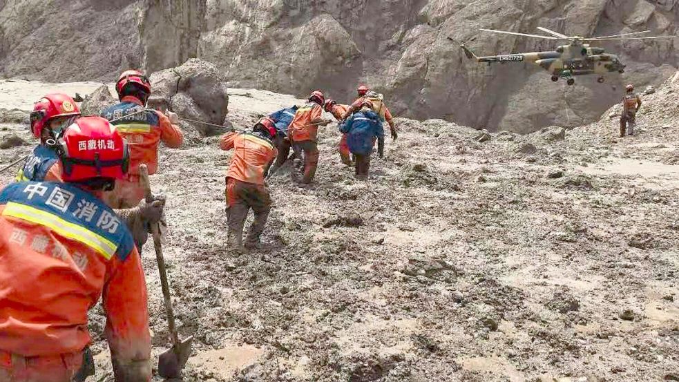 Spezialteams aus China und Indien wollen in Nepal an einem Tunnel nach Opfer suchen. Foto: Lhasa fire