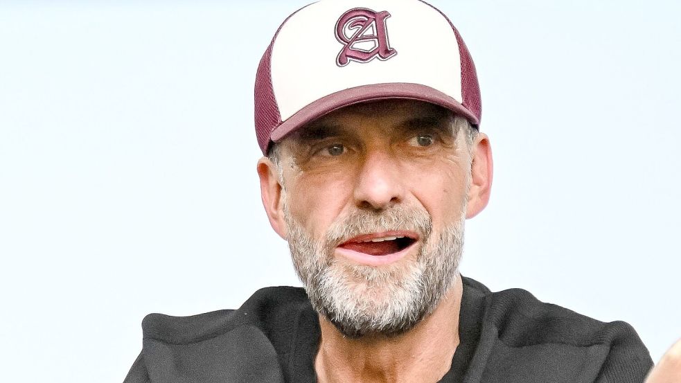Der Bundestrainer zu Gast im Augsburger Stadion. Hier wird Jürgen Klopp sein Heimdebüt mit der Nationalmannschaft bestreiten. Foto: Harry Langer