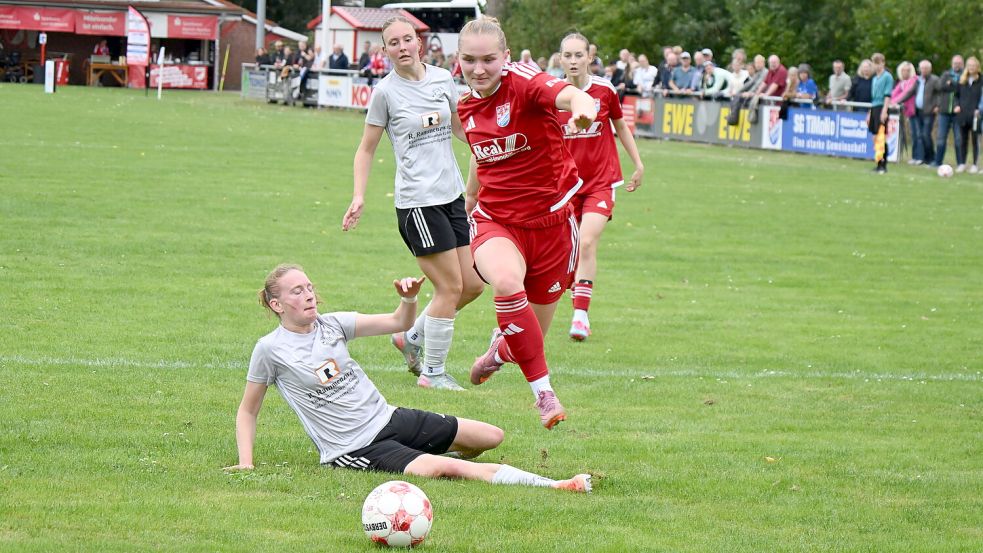 Der SV TiMoNo erarbeitete sich einige gefährliche Offensivszenen, konnte letztlich aber keinen Treffer gegen Ahrensburg erzielen. Foto: Heiner Steenhoff