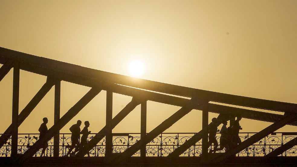 Sport bei Hitze kann gefährlich werden. (Symbolbild) Foto: Andreas Arnold
