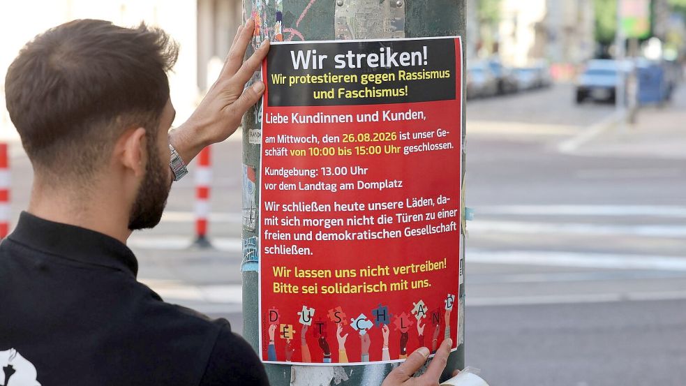 In Magdeburg haben Gewerbetreibende mit Migrationshintergrund gestreikt. Sie blicken mit Sorge auf die Landtagswahl in Sachsen-Anhalt. Umfragen sehen die AfD auf dem ersten Platz. (Archivfoto) Foto: Peter Gercke