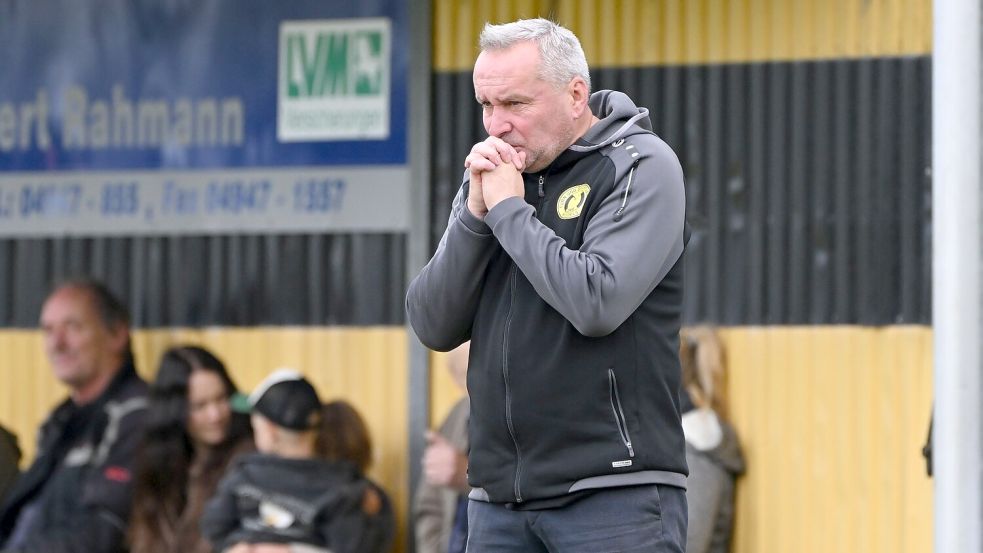 Trainer-Rücktritt nach sechs Spieltagen: Jerzy Klukowski beendete seine Arbeit beim Fußballbezirksligisten TuS Middels nach der 2:5-Niederlage in Bunde. Foto: Jens Doden (Blomberg)