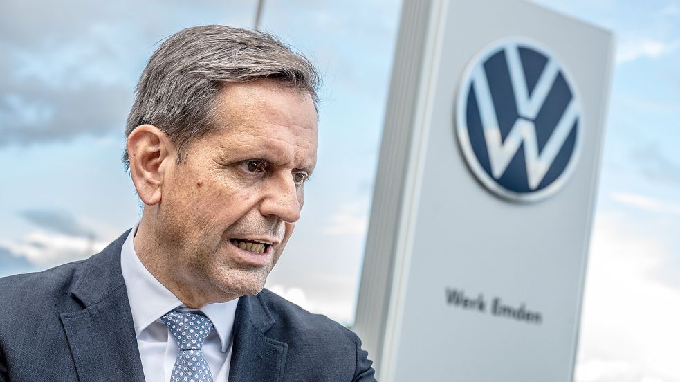 Ministerpräsident Olaf Lies besuchte am Montag das VW-Werk in Emden. Foto: Klaus Ortgies