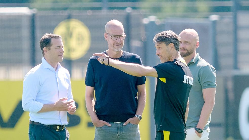 Die BVB-Bosse wollen das Team von Trainer Niko Kovac (2.v.r.) noch mal verstärken. (Archivbild) Foto: Bernd Thissen