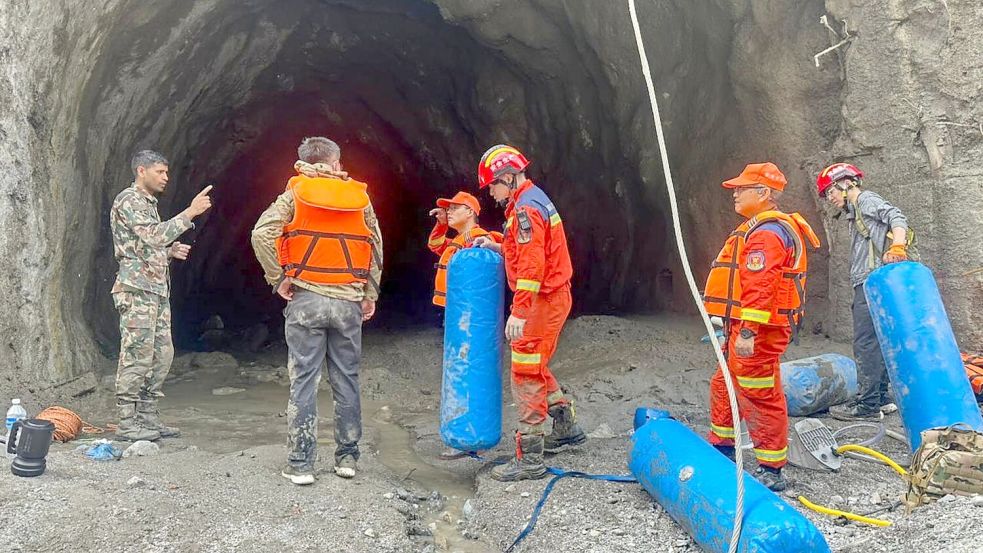 In Tunneln werden noch immer zahlreiche Arbeiter vermisst. Foto: Uncredited/Nepal Army/dpa