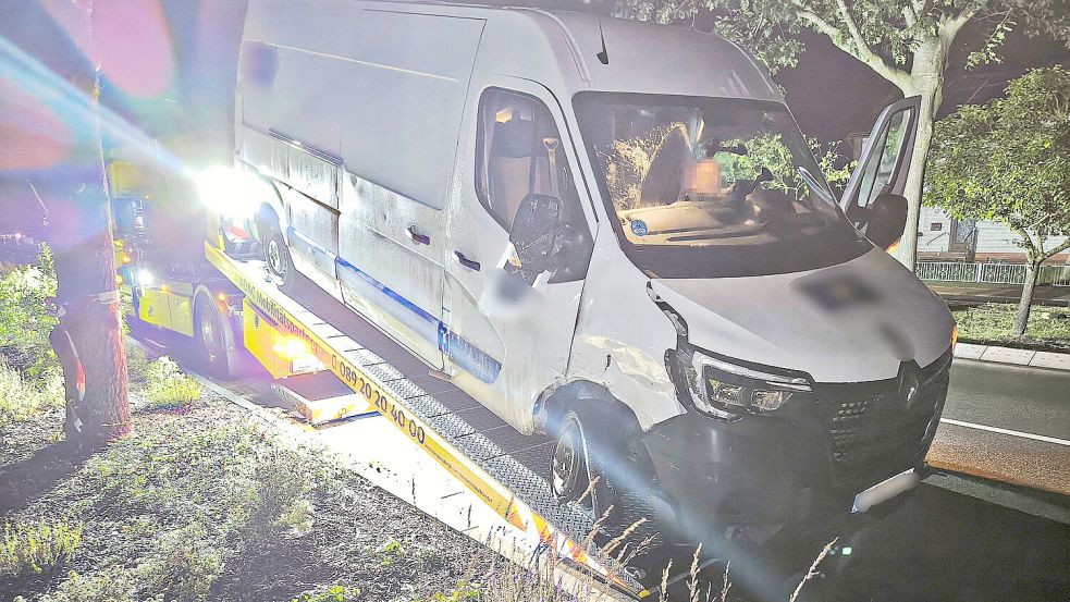 Ein Abschleppunternehmen musste den Bulli abtransportieren. Foto: Privat