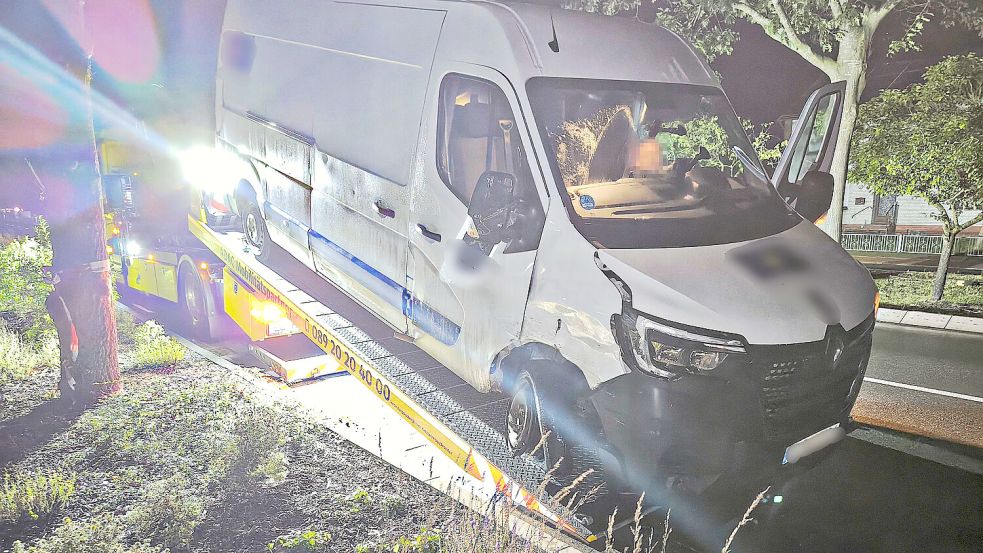Ein Abschleppunternehmen musste den Bulli abtransportieren. Foto: Privat