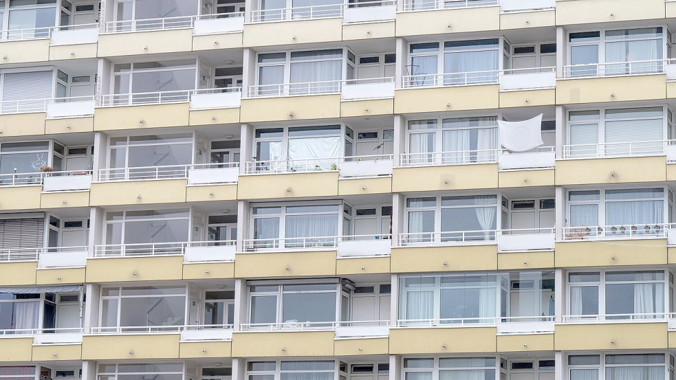 Von Vermieterseite ist oft zu hören, ein Grund für die teils hohen Mieten seien zu kleinteilige Vorschriften, gestiegene Handwerker- und Neubaukosten. (Symbolbild) Foto: Peter Kneffel/dpa