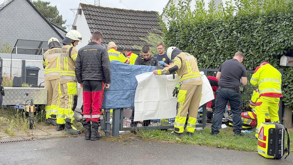Die Mordkommission ermittelt nach einem versuchten Tötungsdelikt in Hattingen. Foto: Justin Brosch/dpa