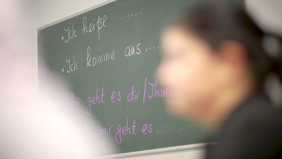 Eine neue Sprache zu lernen, fängt mit den einfachsten Begriffen an. Arbeitgeber erwarten jedoch von Zugewanderten ein sehr viel höheres Niveau. Symbolfoto: Fredrik von Erichsen/dpa