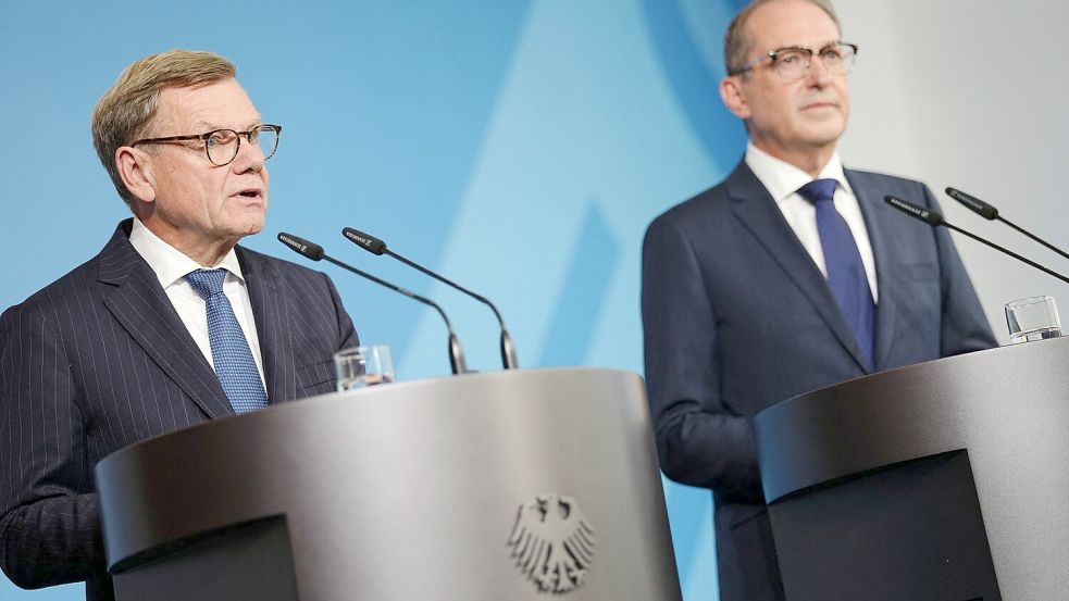 Außenminister Johann Wadephul (CDU) und Bundesinnenminister Alexander Dobrindt (CSU) sind sich sicher: Hinter dem gescheiterten Anschlag steckt Russland. Foto: Kay Nietfeld/dpa