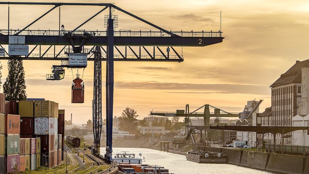 Die Aussichten für die deutsche Wirtschaft hellen sich auf. (Archivbild) Foto: Andreas Arnold