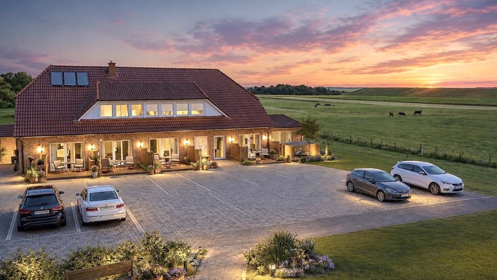 Das geplante Hotel in Bingum liegt landschaftlich reizvoll am Rande der Ortschaft. Visualisierung: Deichquartier Bingum EGbr