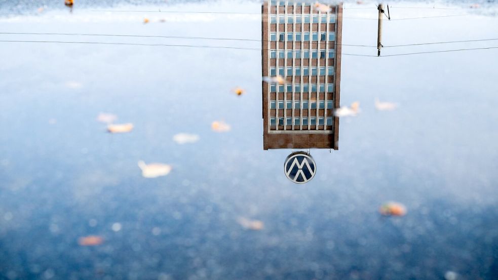 Vor der VW-Aufsichtsratssitzung am Freitag verschärft sich die Spardebatte bei VW. Foto: Julian Stratenschulte