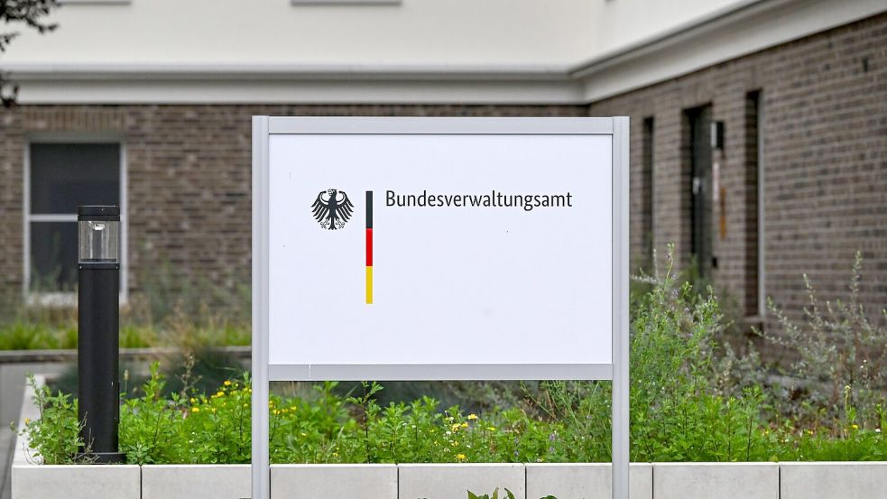 Das Bundesverwaltungsamt. Hier eine Außenstelle in Brandenburg. (Archivbild) Foto: Jens Kalaene