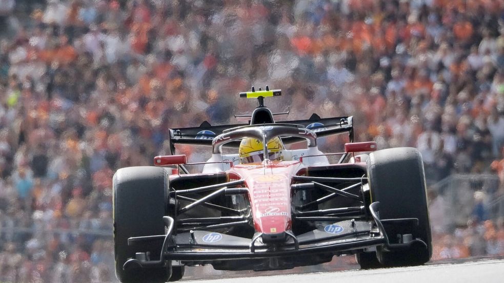 Lewis Hamilton und Ferrari setzen in Monza auf ein Motoren-Update. (Archivbild) Foto: Patrick Post