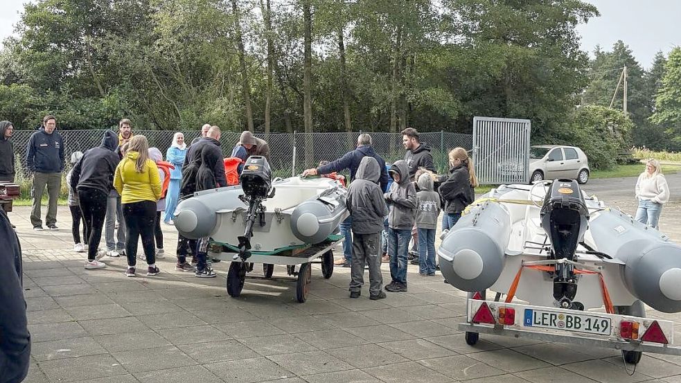 Unter Anleitung der Vereinstrainer sammelten Kinder und Jugendliche erste Erfahrungen mit Motorbooten. Foto: Thomas Krallmann