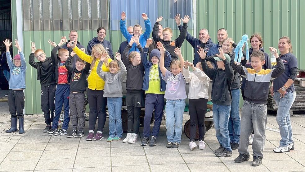 Das Gruppenfoto erinnert an den Auftakt des neuen Jugendangebots. Foto: Thomas Krallmann