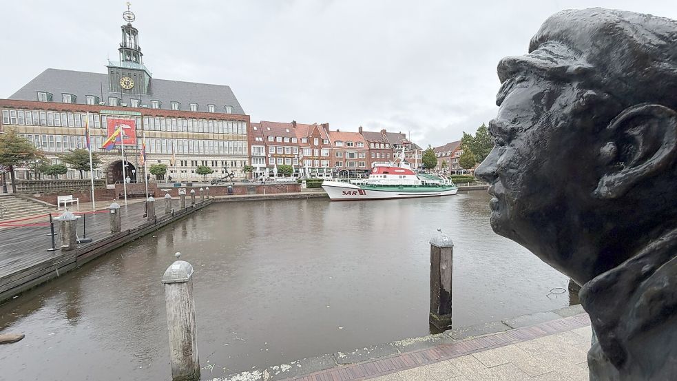 Im Emder Delft wurde eine tote Katze gefunden, die in einer Plastiktüte mit einem Stein beschwert wurde. Foto: Hannah Weiden
