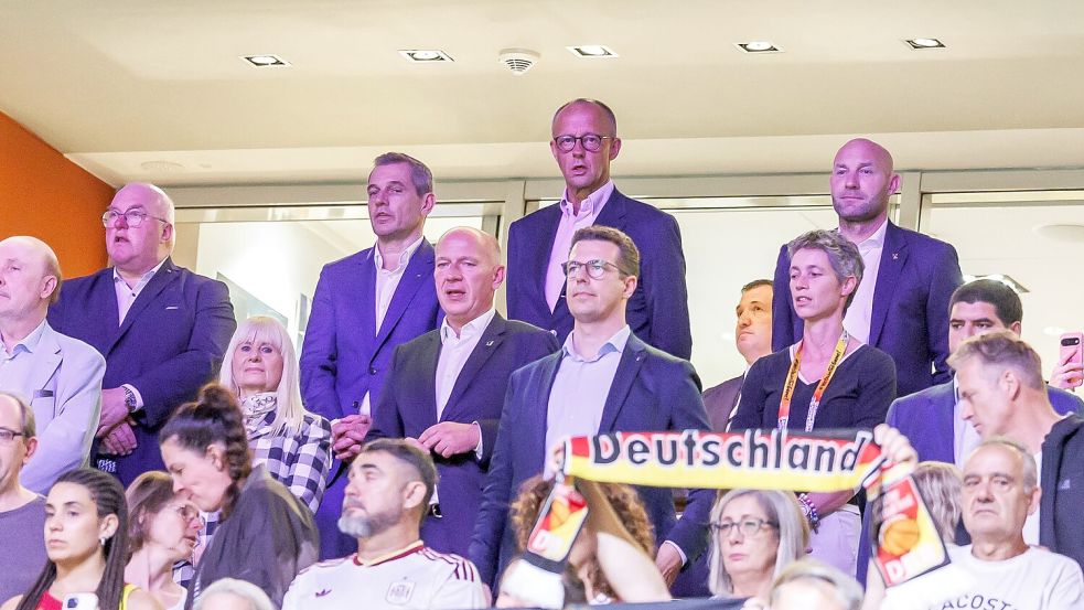 Bundeskanzler Friedrich Merz brachte den deutschen Basketballern kein Glück. Foto: Andreas Gora