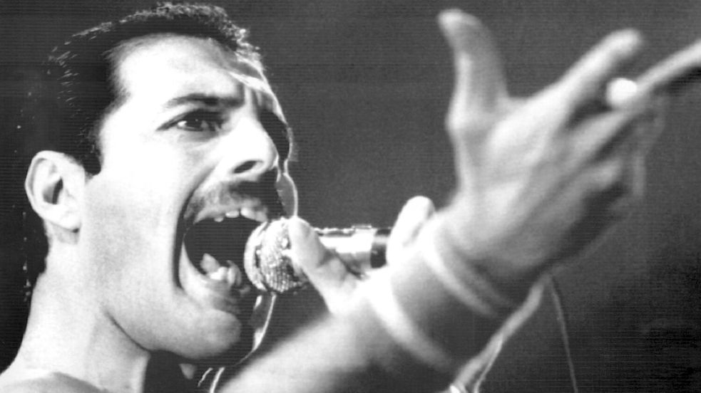 Freddie Mercury gilt als einer der legendärsten Live-Performer der Musikgeschichte. (Archivbild) Foto: dpa