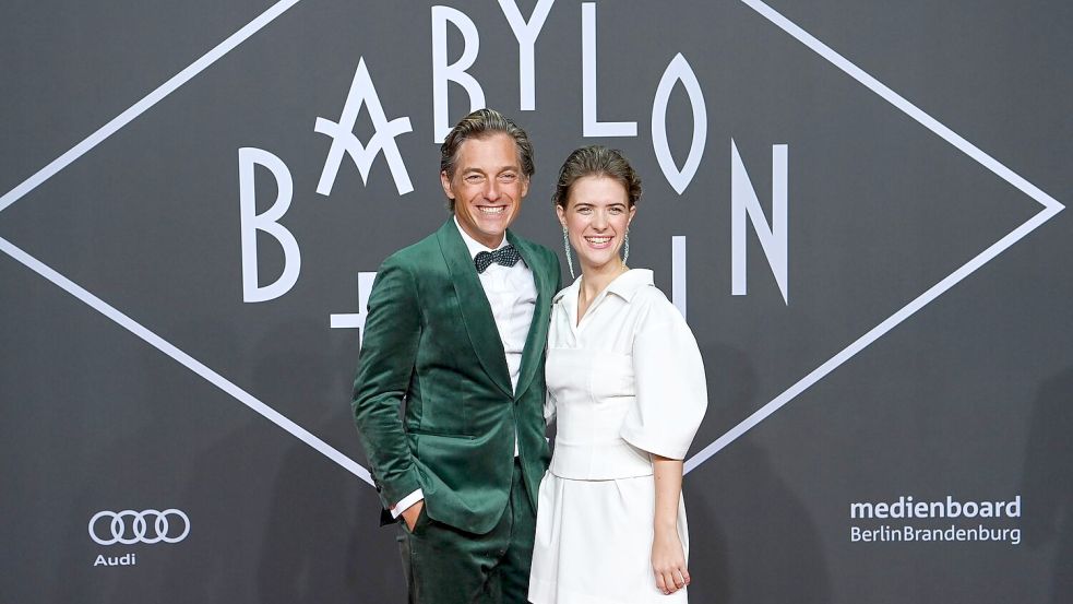 Volker Bruch und Liv Lisa Fries spielen die „Babylon Berlin“-Hauptrollen. (Archivbild von 2022) Foto: Jens Kalaene