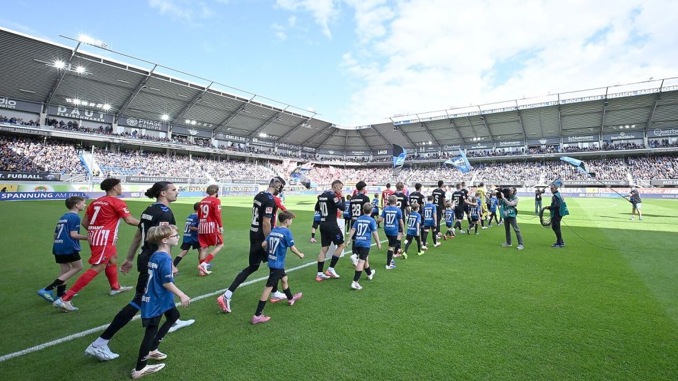 Die Heimspiel-Premiere des SC Paderborn in dieser Bundesliga-Saison. Foto: Swen Pförtner/dpa