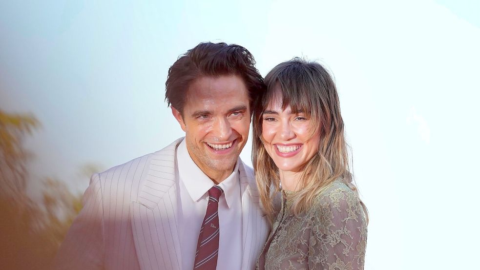 Robert Pattinson und Suki Waterhouse auf dem roten Teppich. Foto: Alessandra Tarantino