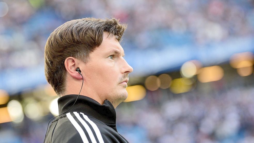 Muss sich nach zwei Niederlagen zum Saisonbeginn Gedanken machen: HSV-Trainer Merlin Polzin. Foto: Daniel Bockwoldt