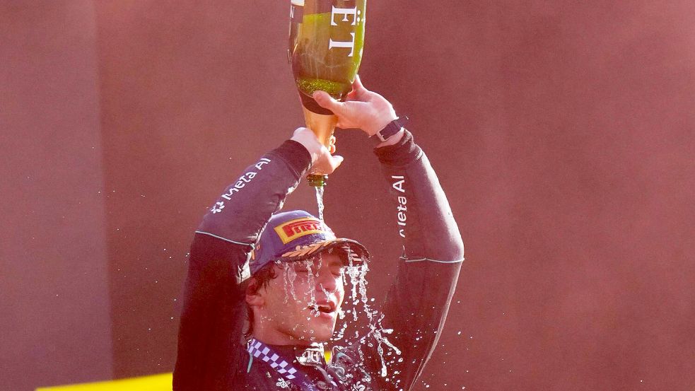Kimi Antonelli genoss die Emotionen nach seinem Heimsieg. Foto: Luca Bruno