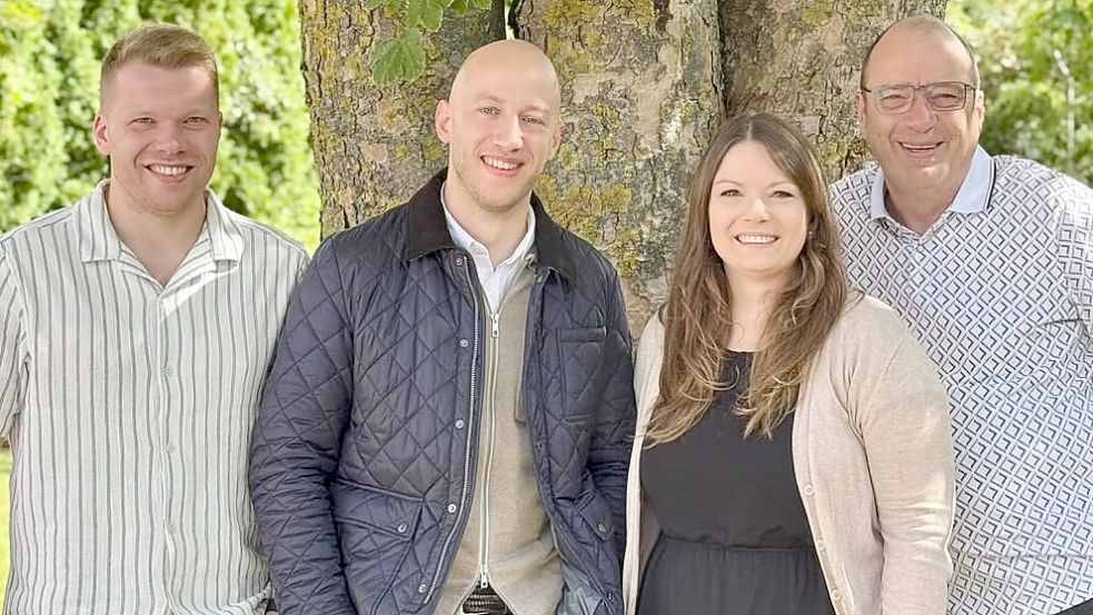 Vier aus einer Familie, aber nicht auf einer politischen Linie (von links): Jonas Kruse, Thies Kruse, Laura Kruse und Heinz Günther Kruse kandidieren bei der Kommunalwahl am 13. September in verschiedenen Orten und auf unterschiedlichen Listen. Foto: Privat