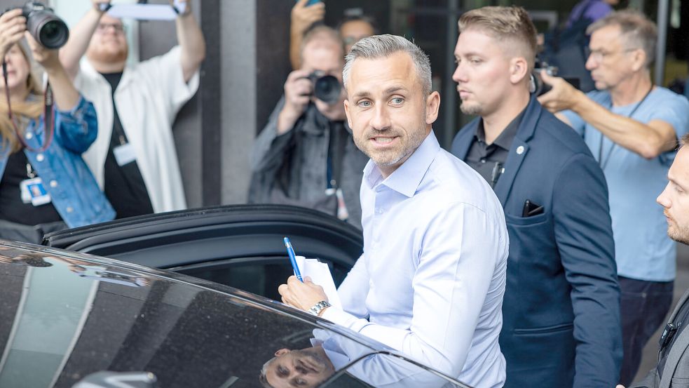 AfD-Landeschef Ulrich Siegmund hat nach dem Wahlerfolg seiner Partei in Sachsen-Anhalt derzeit viel Grund zur Freude. Im Nachbarland Frankreich ist der Schock über das Ergebnis hingegen groß. Foto: IMAGO/Achille Abboud