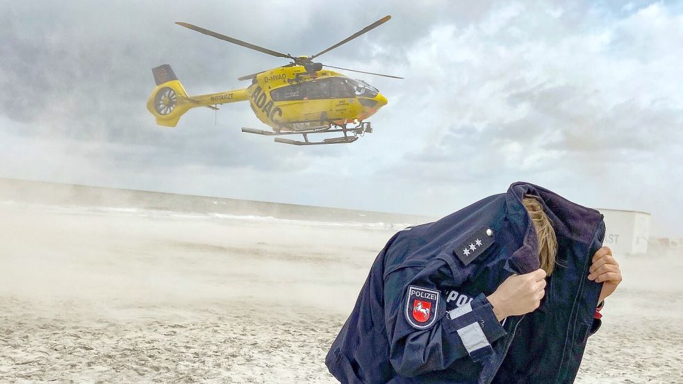 Einsatz für den ADAC-Rettungshubschrauber „Christoph 26“ nach einem Sportunfall am Strand der Nordseeinsel Langeoog. Foto: localpic/Imago