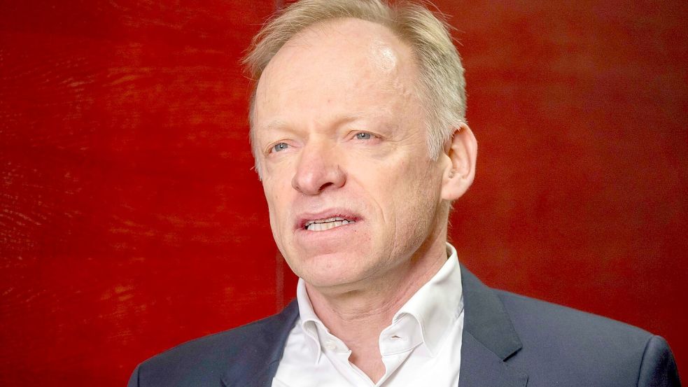 Der Wahlsieg der AfD in Sachsen-Anhalt werde dem Bundesland wirtschaftlich schaden, sagt Ifo-Präsident Fuest. (Archivbild) Foto: Peter Kneffel/dpa