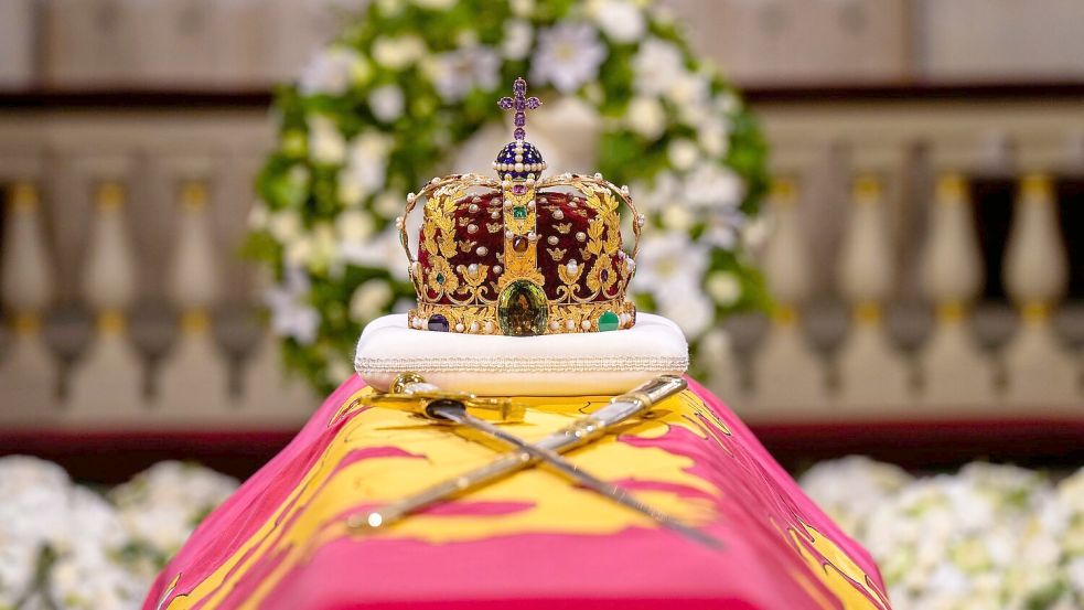 Bis kurz vor der Beisetzung stand der Sarg des Monarchen in der Schlosskapelle. (Achivbild) Foto: Cornelius Poppe/NTB/dpa