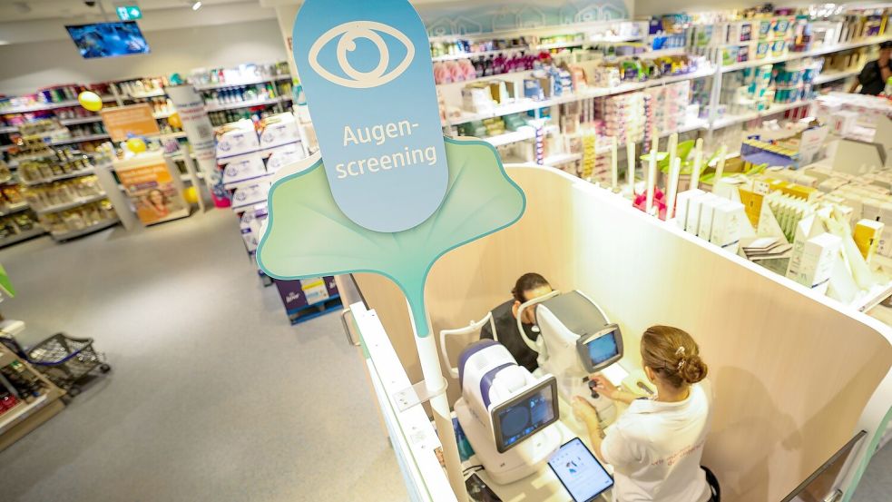 In ausgewählten dm-Filialen kann man ein Augenscreening durchführen lassen. (Archivbild) Foto: Christoph Reichwein