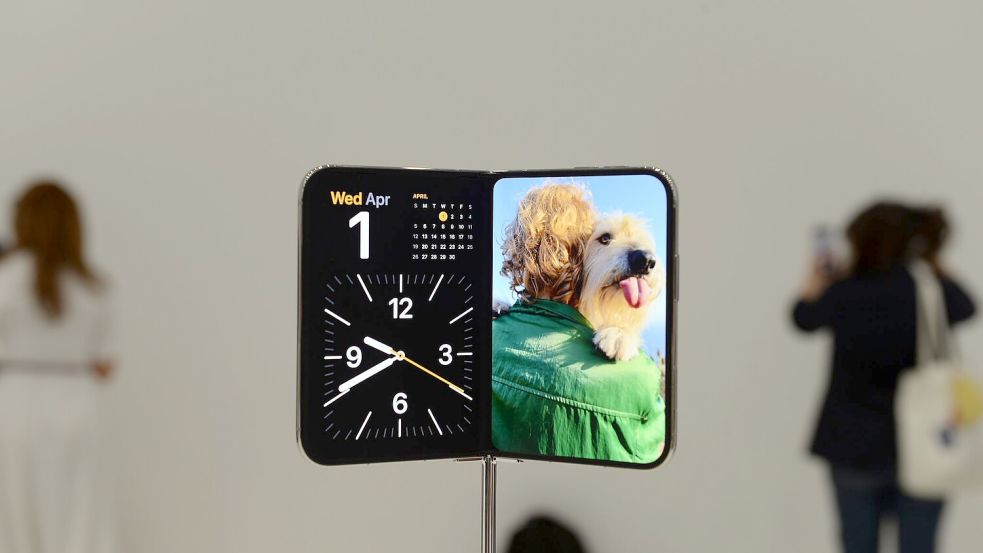 Auf dem iPhone Duo können zwei Apps nebeneinander laufen. Foto: Andrej Sokolow