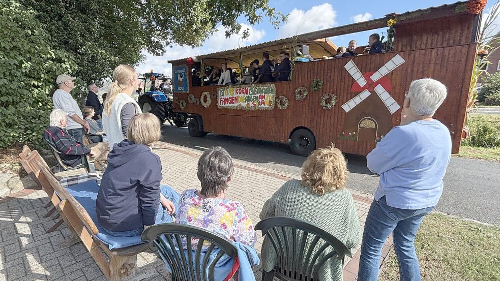Am Sonntag findet der Ernteumzug durch Klostermoor und Hahnentange statt. Foto: Archiv/Henrik Zein