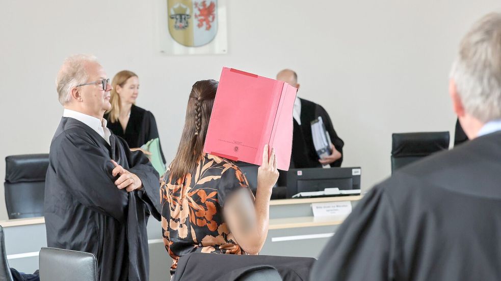 Die Angeklagte spricht vor Gericht unter anderem über die Beziehung zu Fabians Vater. Foto: Bernd Wüstneck