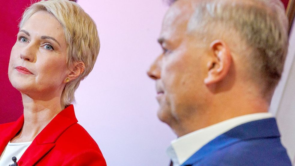 Die beiden großen Protagonisten des Wahlkampfs, Manuela Schwesig (SPD) und Leif-Erik Holm (AfD), standen sich in einem erbitterten TV-Duell vor wenigen Tagen bereits einmal gegenüber. Foto: Jens Büttner
