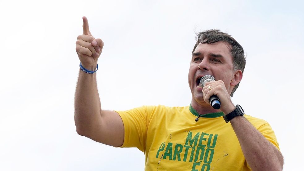 Flávio Bolsonaro ist ins Visier der Justiz geraten. (Archivbild) Foto: Silvia Izquierdo