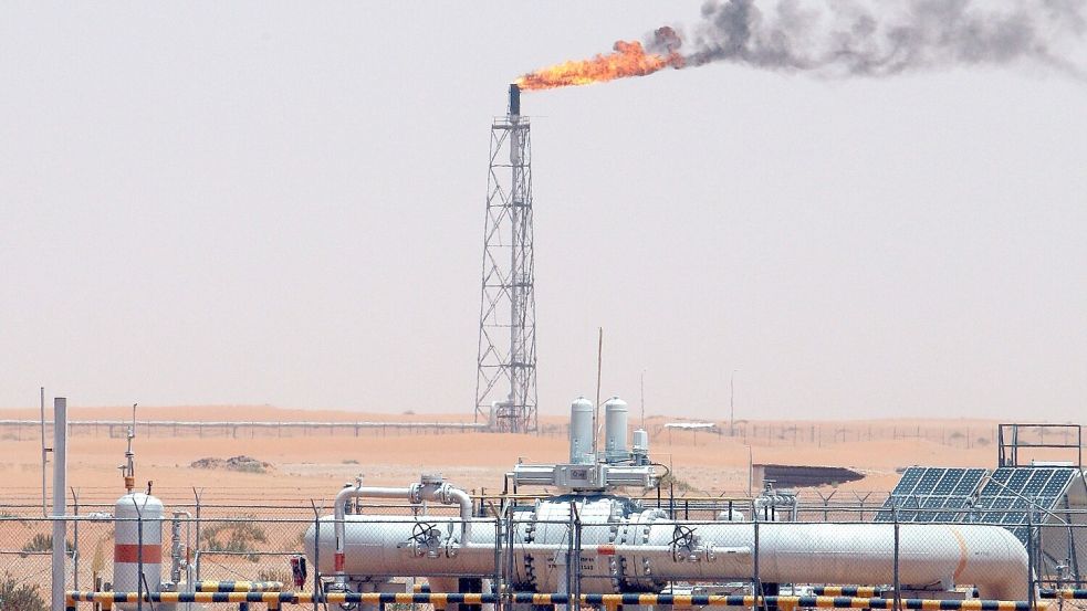 Saudi-Arabien schaltet eine wichtige Pipeline ab, nachdem Angriffe darauf gemeldet wurden. (Symbolbild) Foto: Ali Haider/EPA/dpa